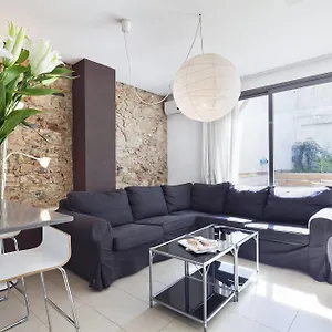 Inside Sants Apartament
